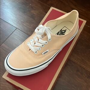 Women’s size 8 authentics butter yellow